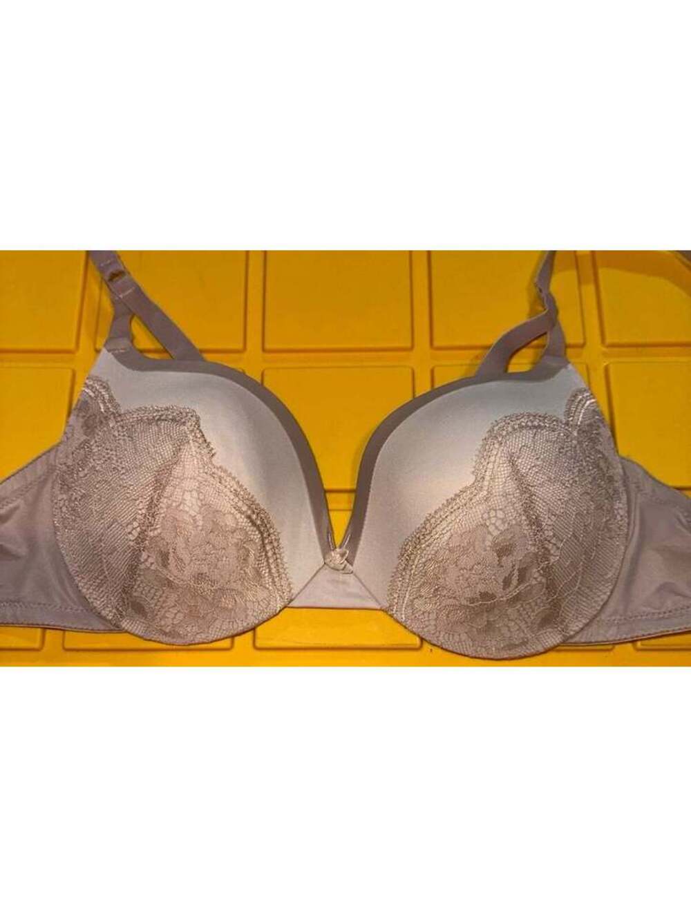 Maidenform bra size 38 B
